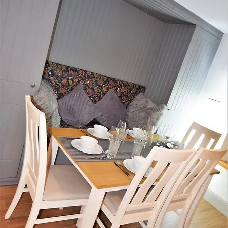 Oakfield Place - Your Apartment *